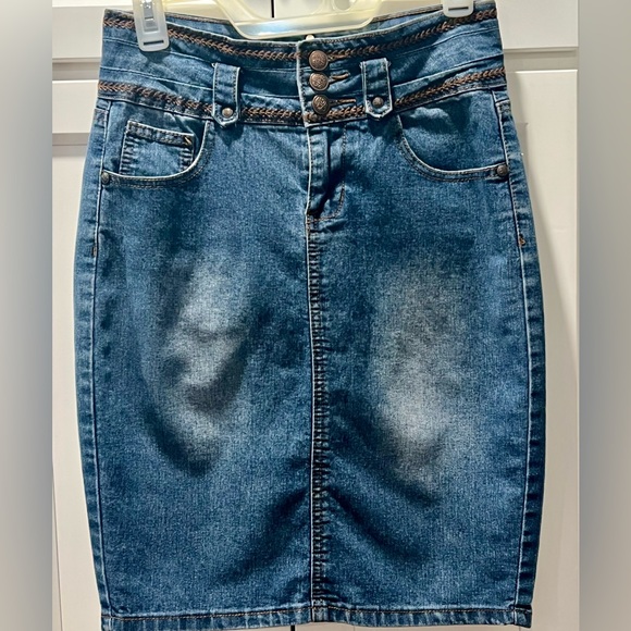 No Fuze Dresses & Skirts - No Fuze Jeans Blue Denim Pencil Skirt - size 3/4. 3 button and zipper front.